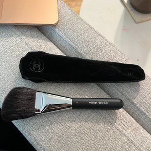 **NEW, UNUSED** CHANEL POWDER/CONTOUR BRUSH